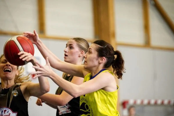 basketball player action